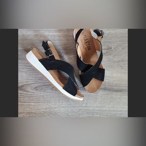 Plakton Panarea Women's 9 (39) Black Suede Sandals